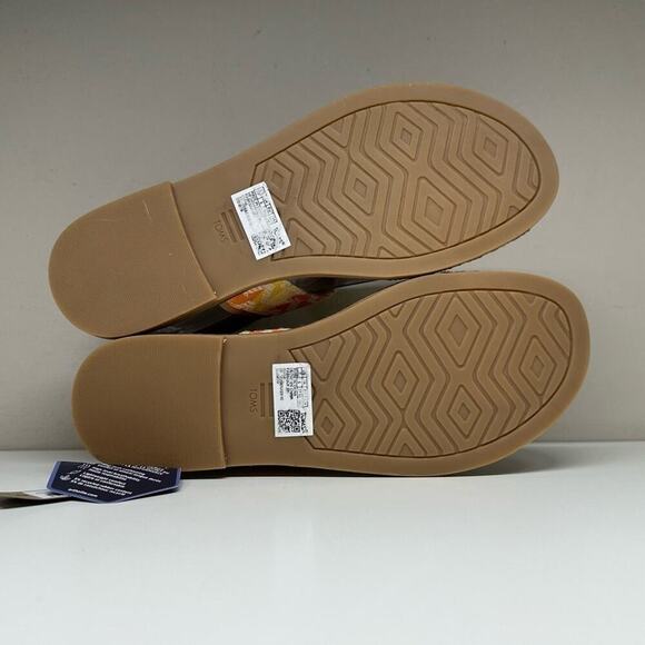 NWOB | TOMS | Bree Chevron Inspired Thong Sandals | Warm Beige | Size 7 - Picture 9 of 16